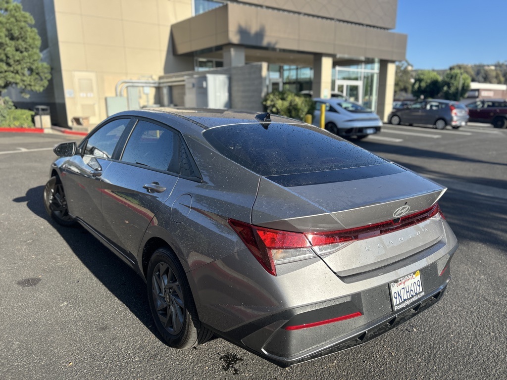 2024 Hyundai Elantra SEL photo 5