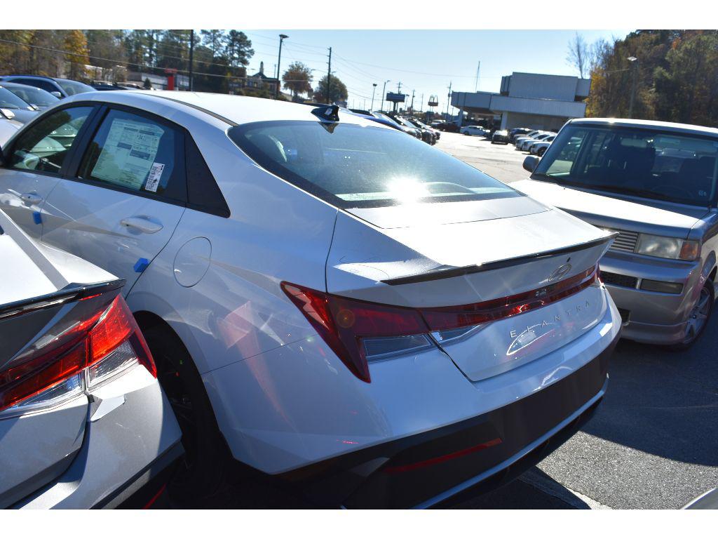 2026 Hyundai Elantra SEL Sport photo 4