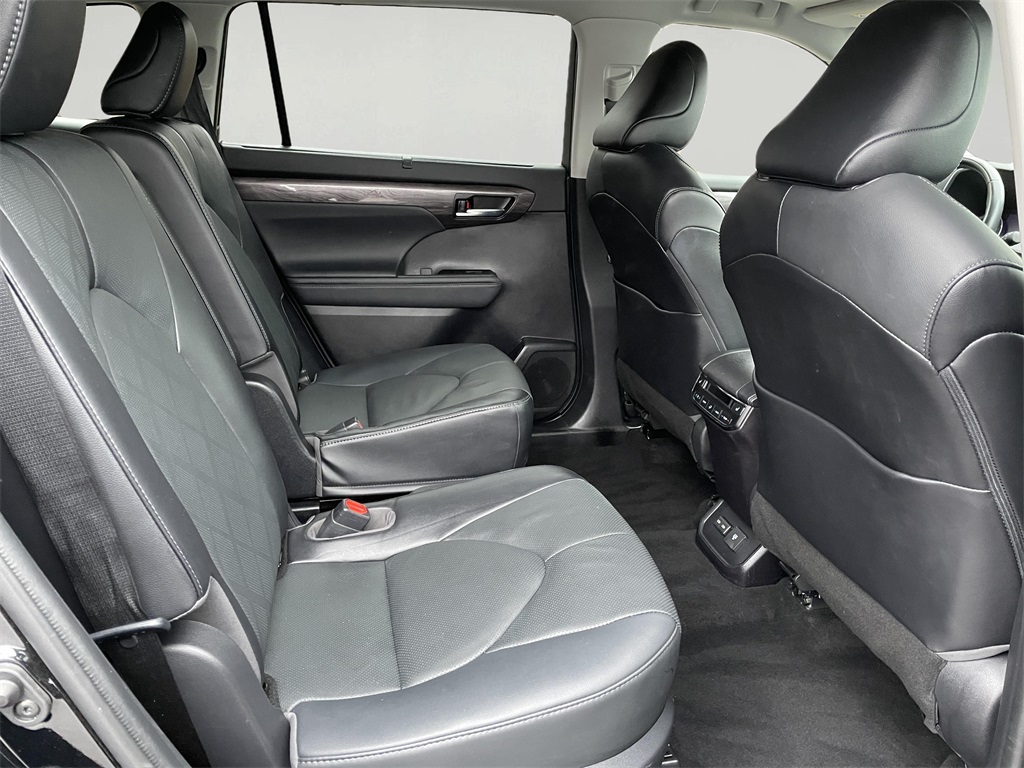 2022 Toyota Highlander Platinum photo 15