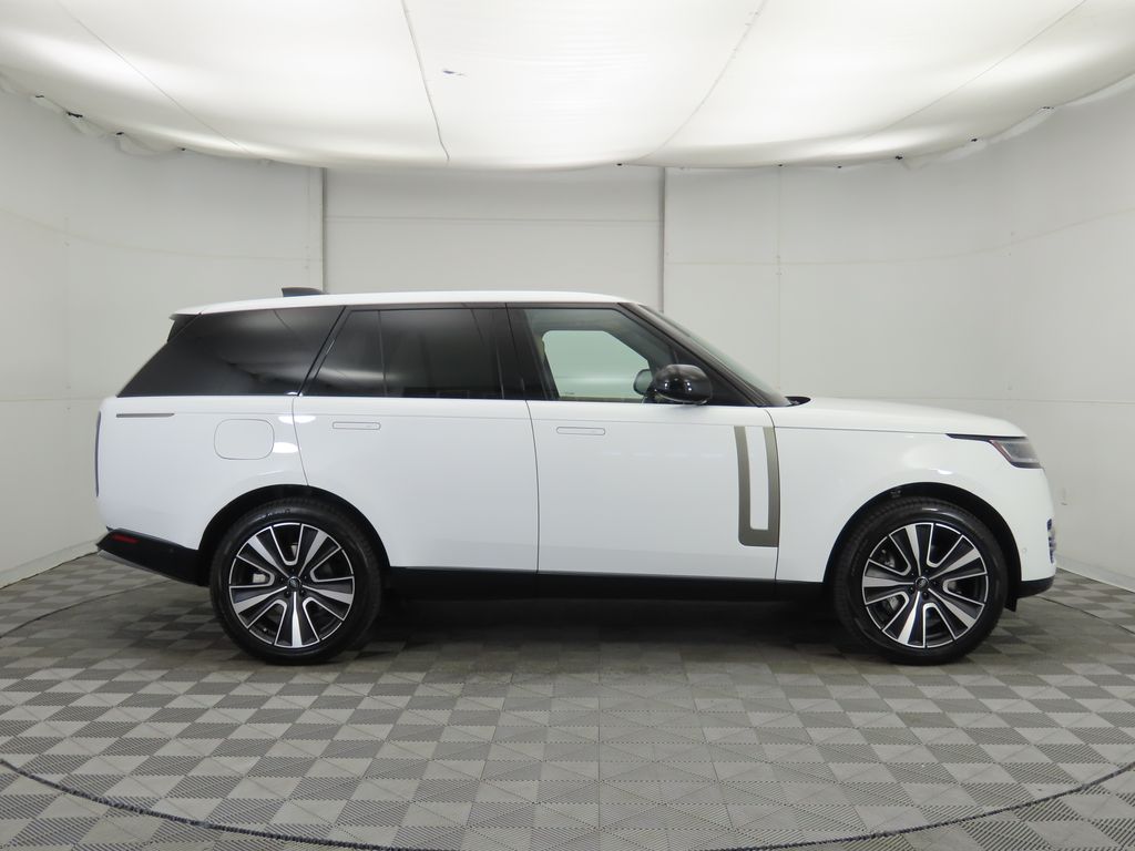 2025 Land Rover Range Rover SE photo 4