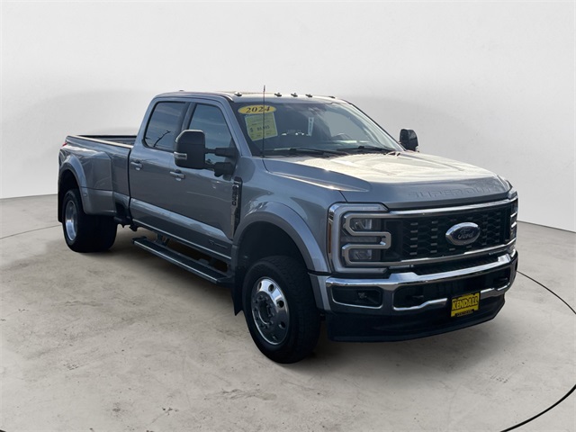 2024 Ford F-450 Super Duty Lariat's photo