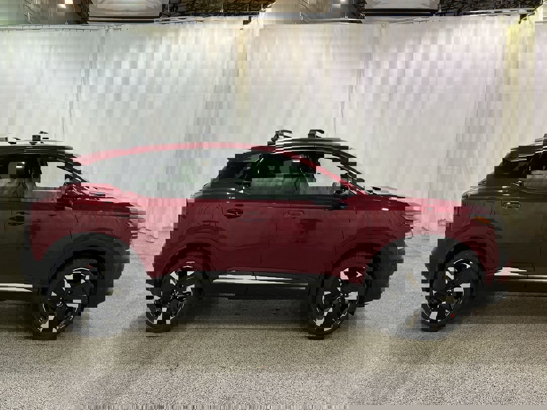 2026 Nissan Kicks SR photo 3