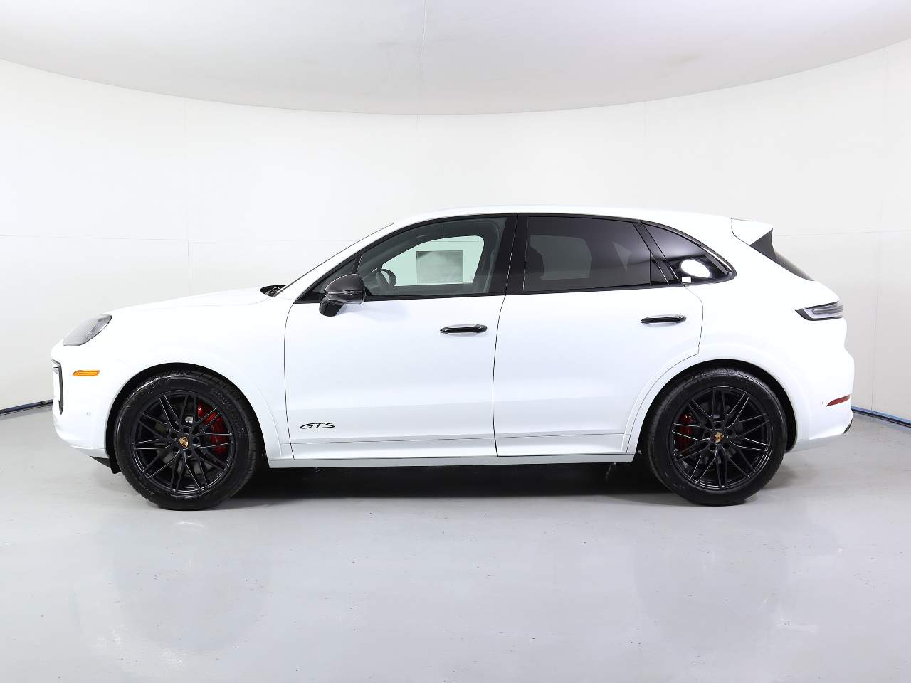 2025 Porsche Cayenne GTS photo 2