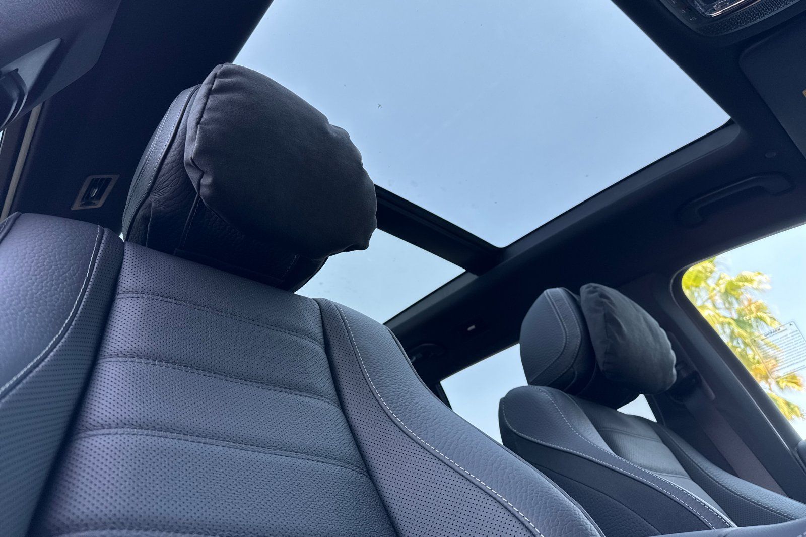 2025 Mercedes Benz GLS 580 4MATIC photo 4