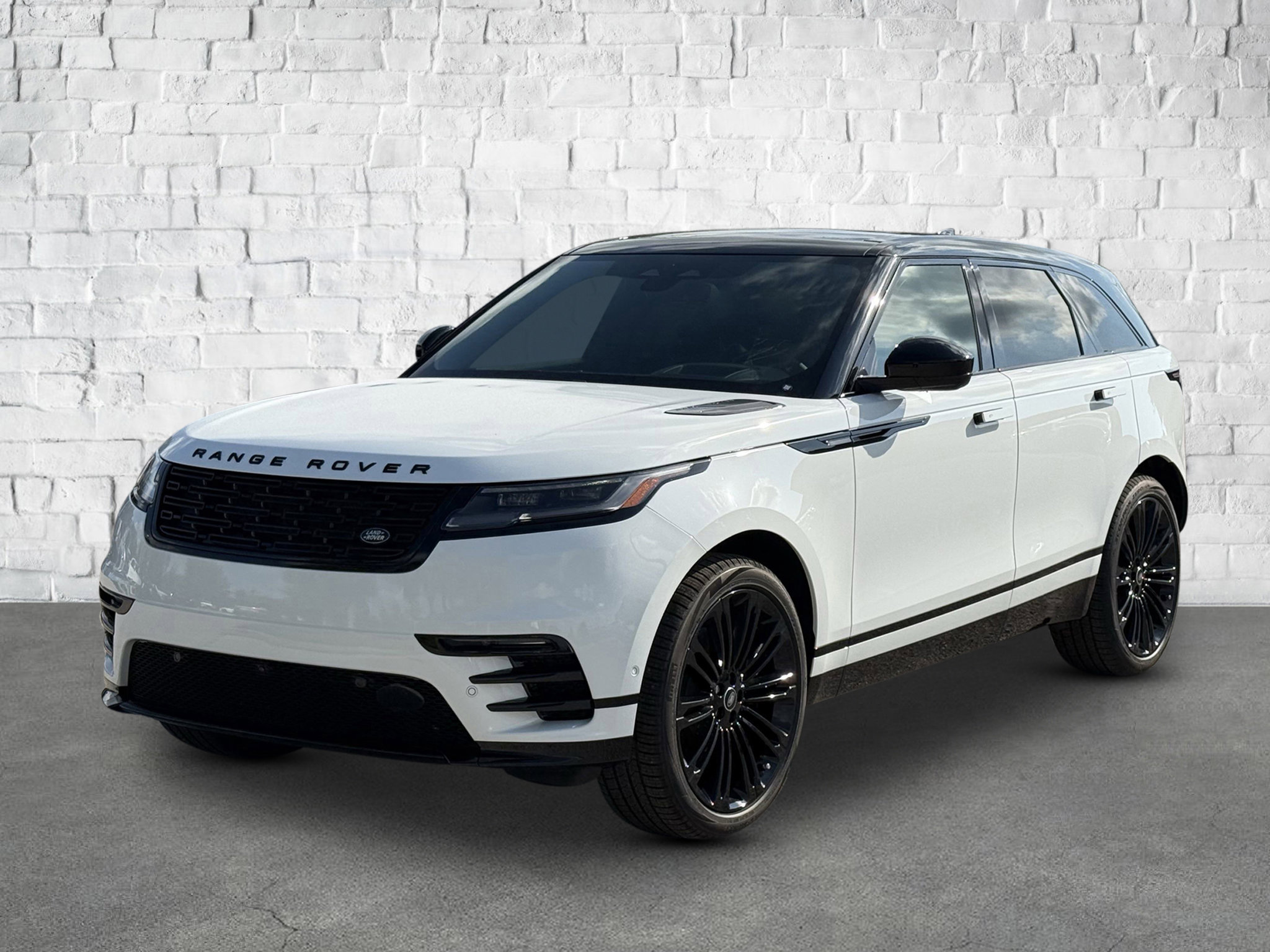 2026 Land Rover Range Rover Velar SE photo 2