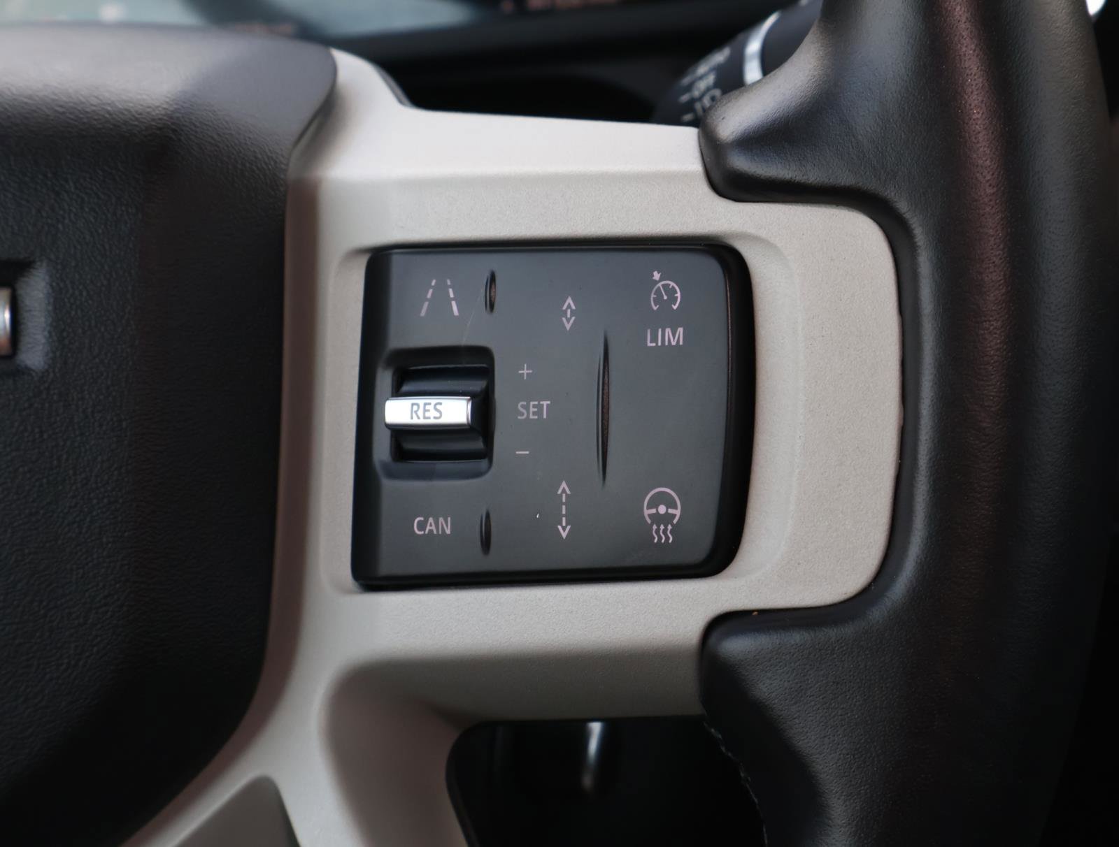 2024 Land Rover Defender S photo 22