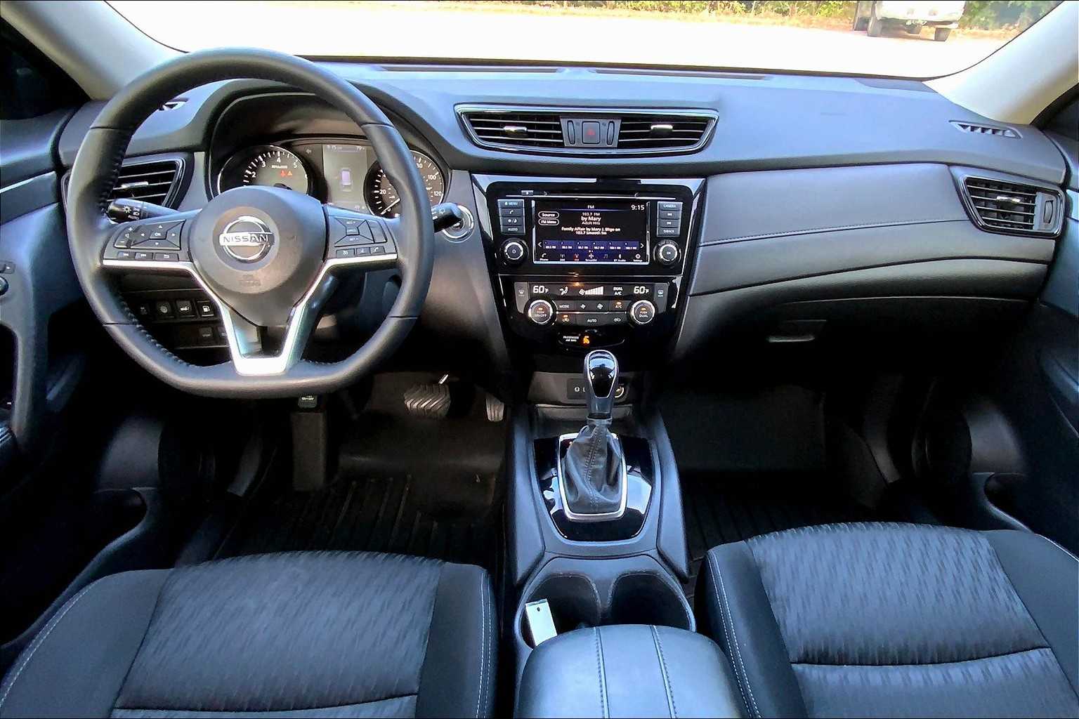 2020 Nissan Rogue SV photo 13