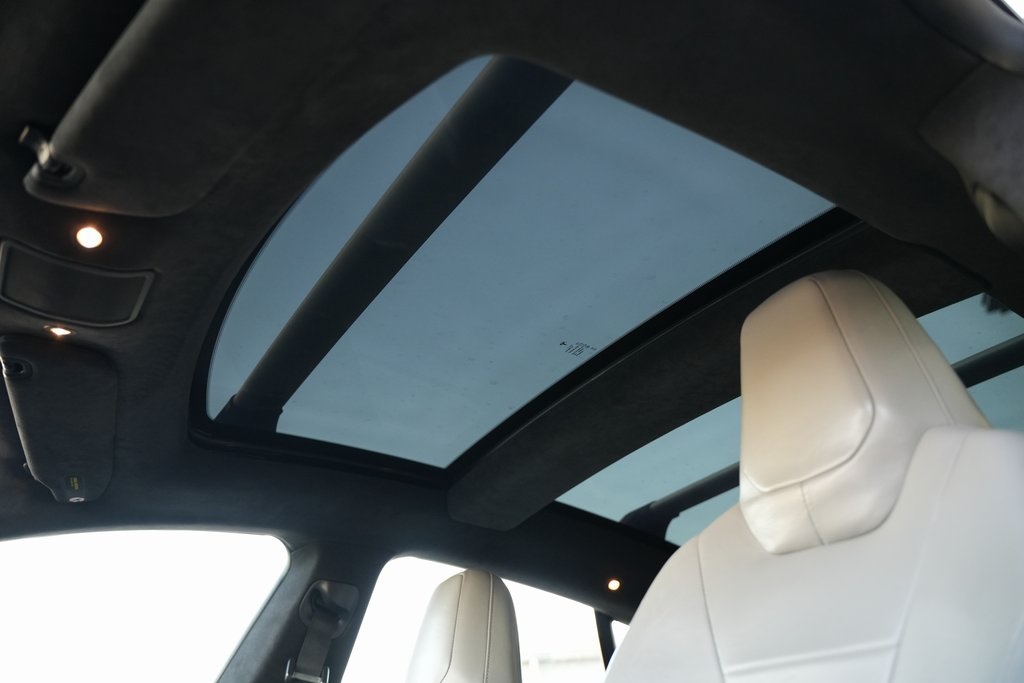2016 Tesla Model S 70D photo 19