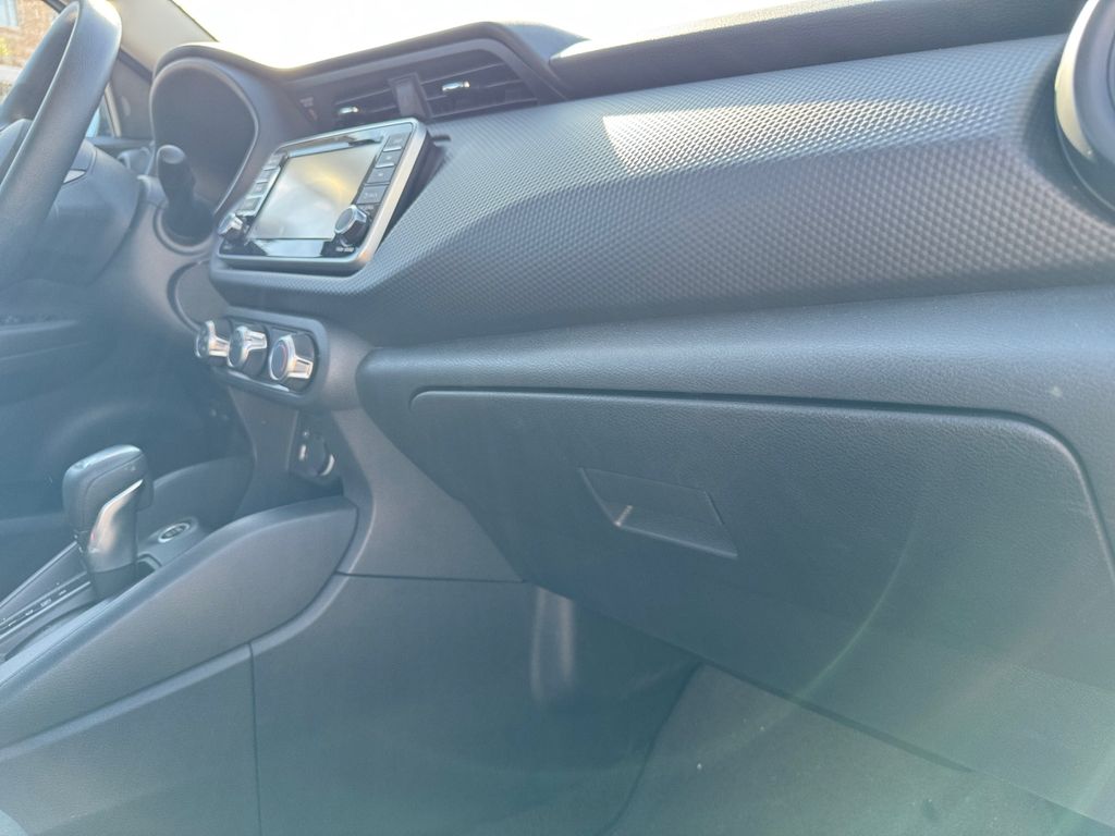 2025 Nissan Kicks Play S photo 23
