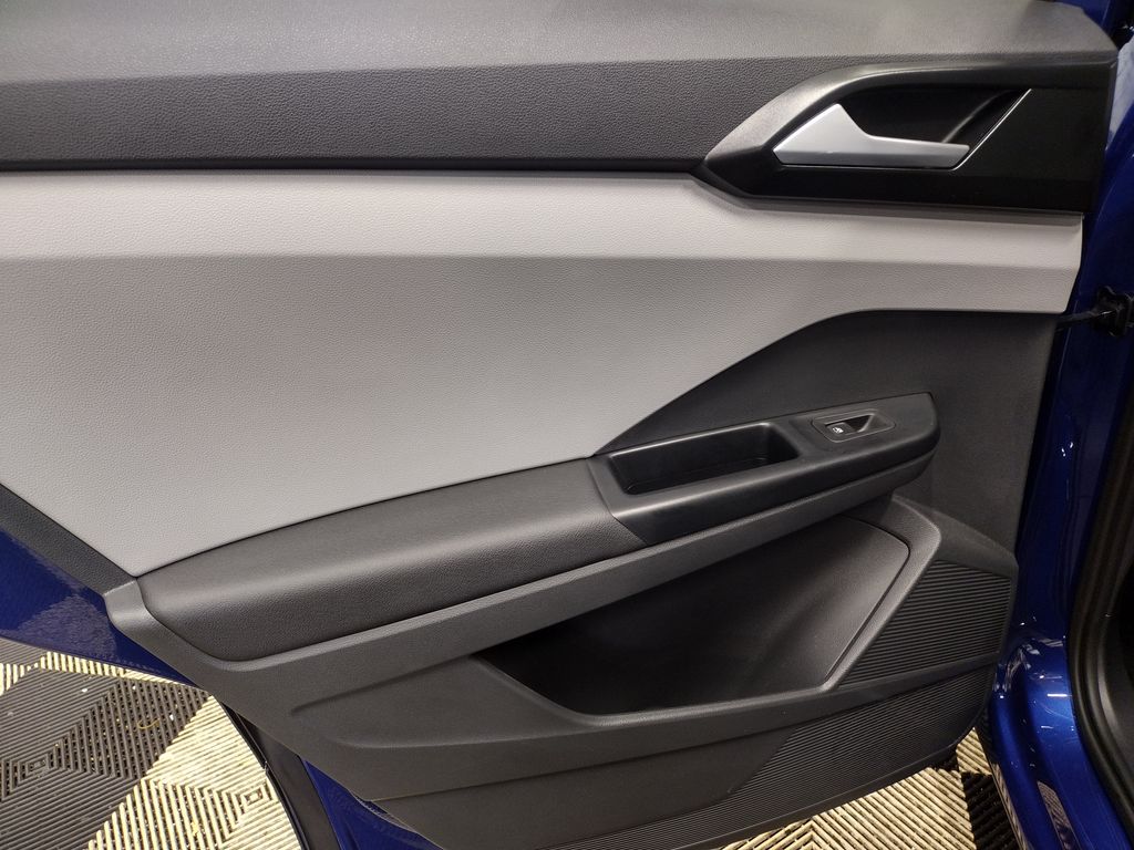 2023 Volkswagen Taos SE photo 21