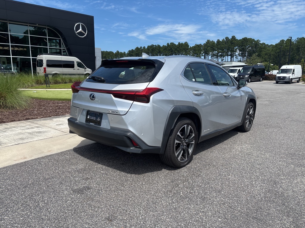 2020 Lexus UX 250h Premium photo 2