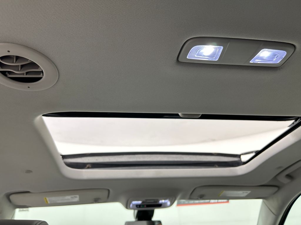 2021 Chevrolet Traverse Premier photo 26