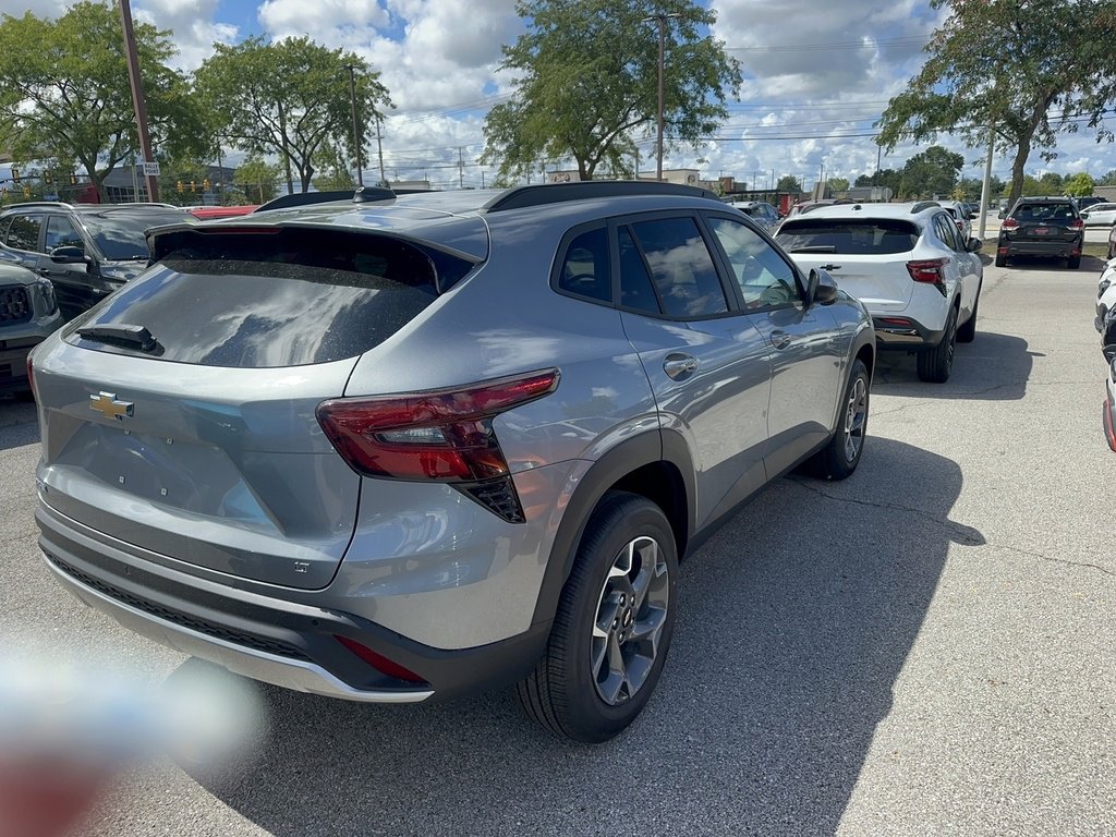 2025 Chevrolet Trax LT photo 4