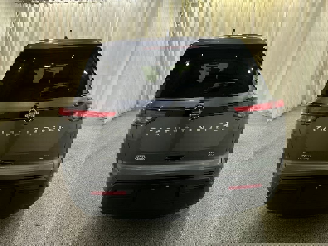 2025 Nissan Pathfinder S photo 3