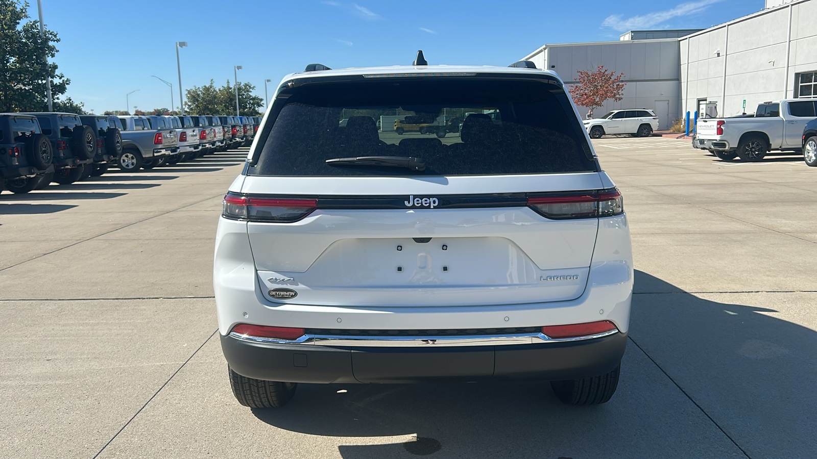2025 Jeep Grand Cherokee Laredo photo 3