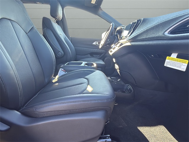 2026 Chrysler Pacifica photo 9
