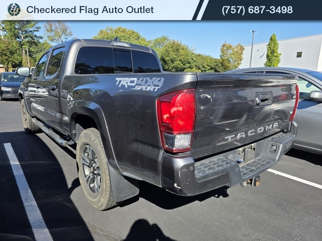 2017 Toyota Tacoma TRD Sport photo 4