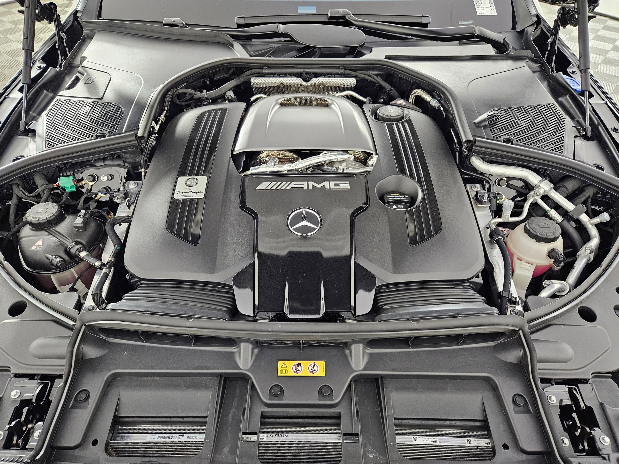 2025 Mercedes Benz S AMG 63 e 4MATIC photo 13
