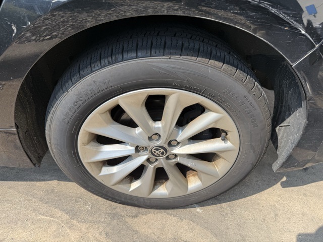 2020 Toyota Corolla LE Premium photo 3