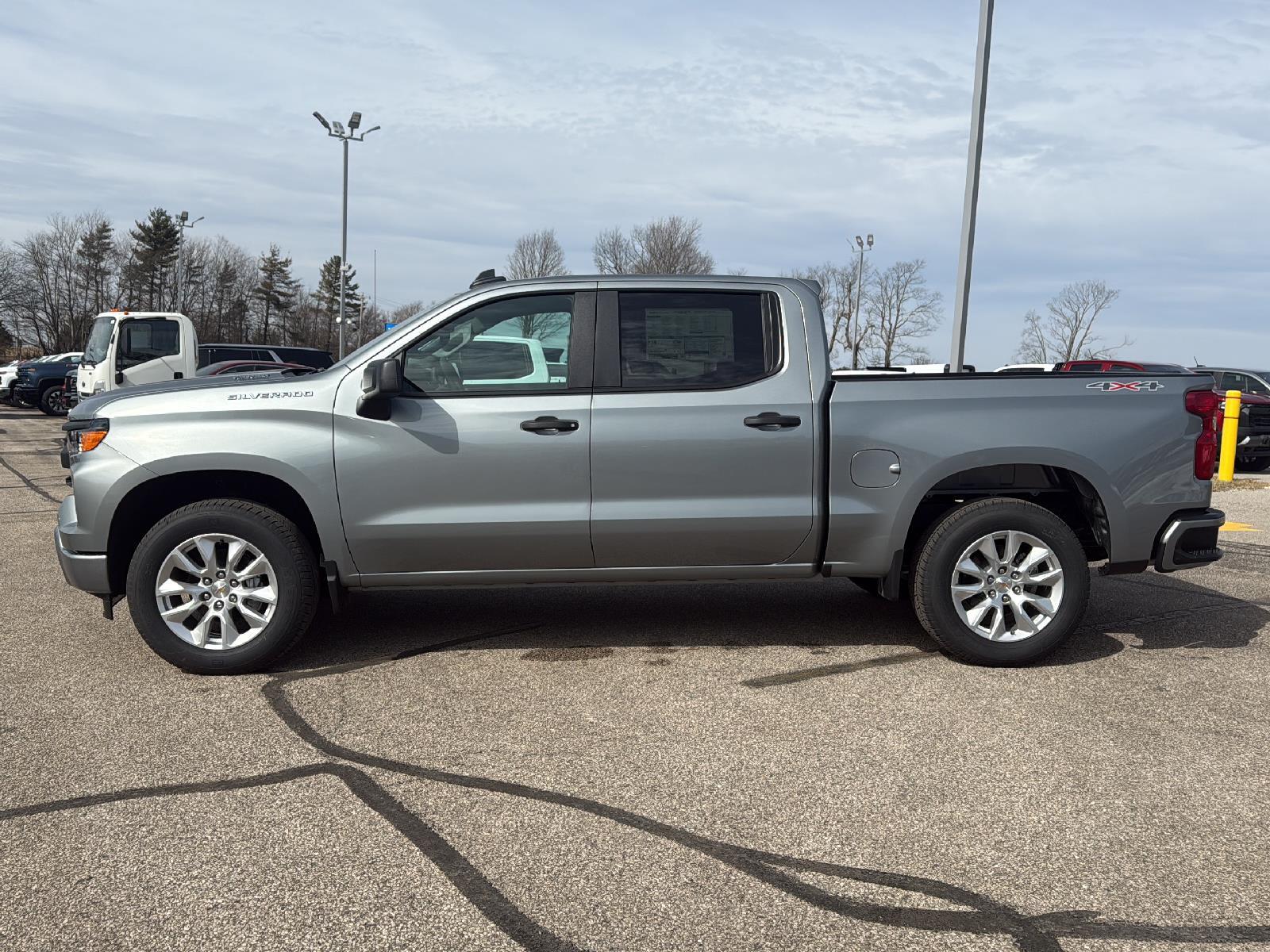 2025 Chevrolet Silverado 1500 Custom photo 3