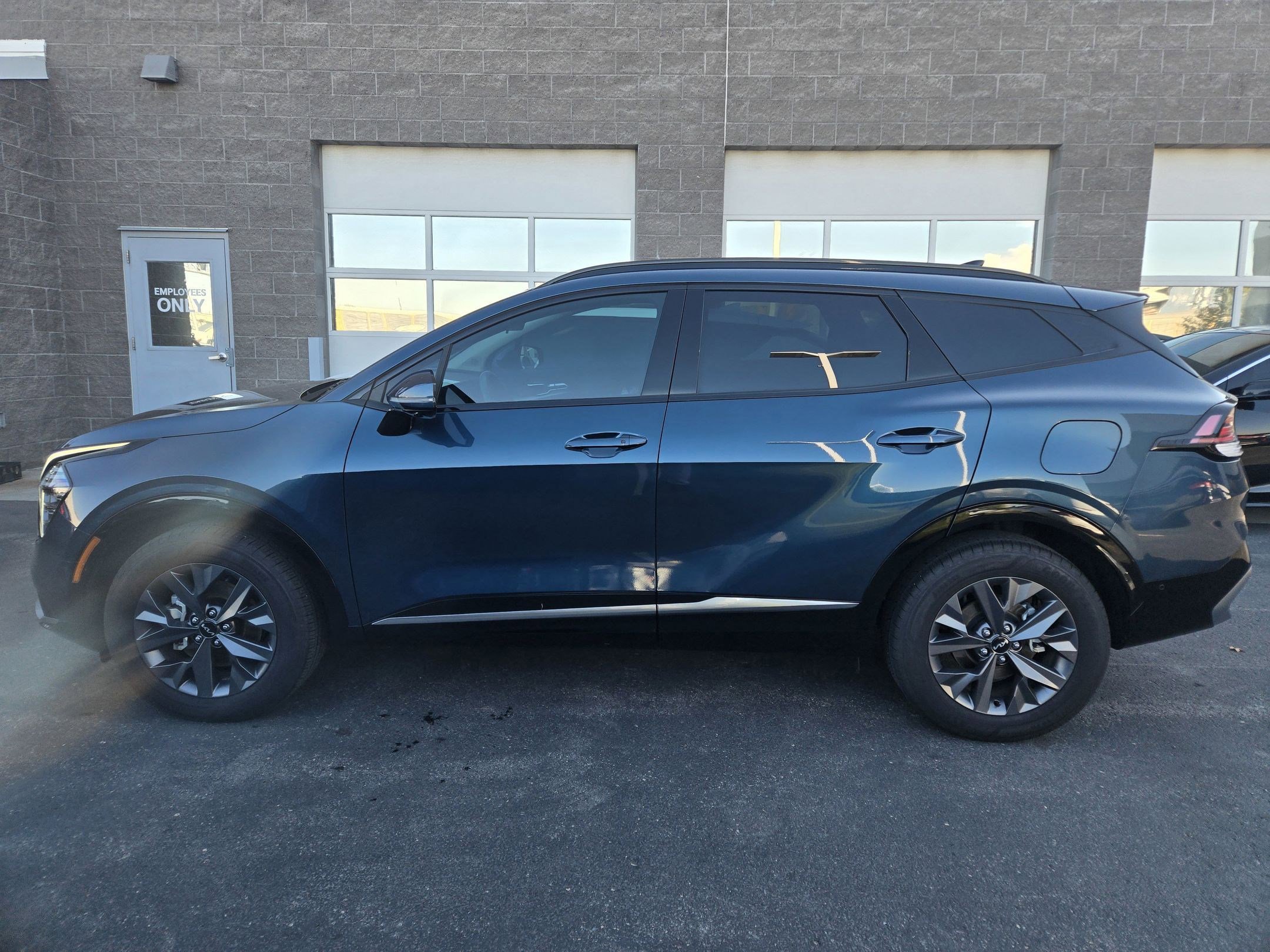 2023 Kia Sportage Hybrid photo 2