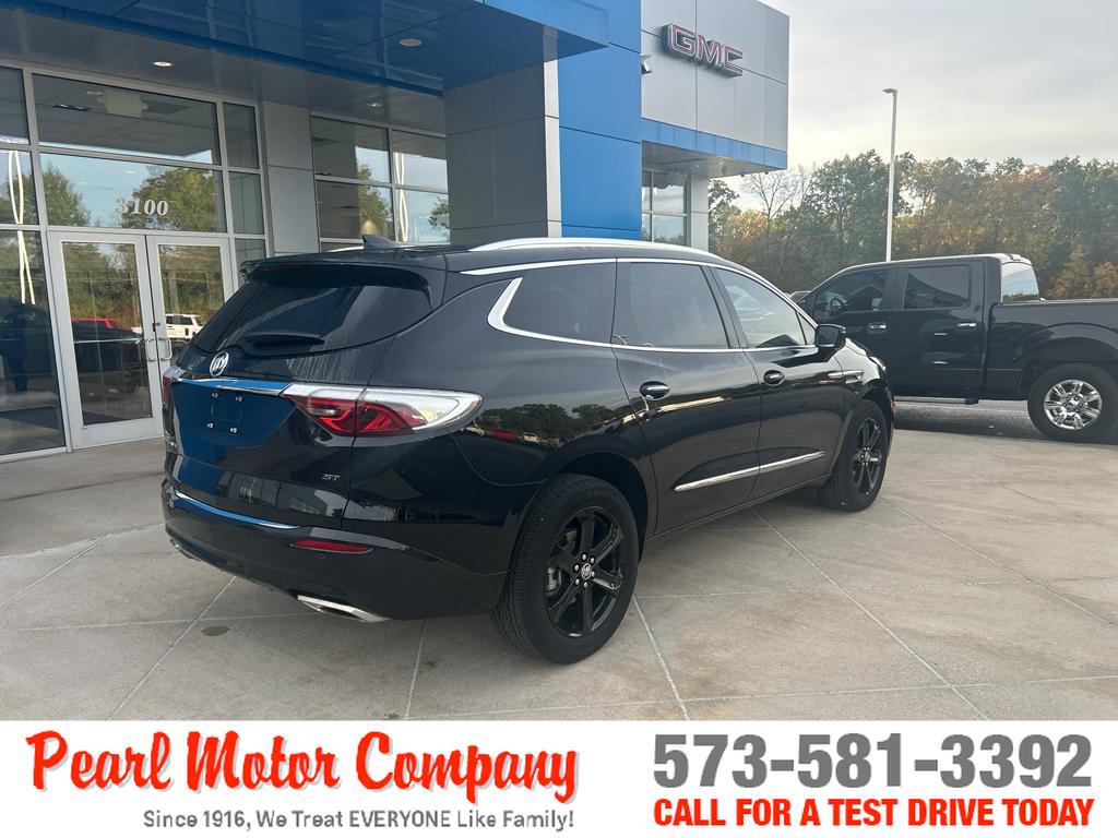 2024 Buick Enclave Essence photo 3