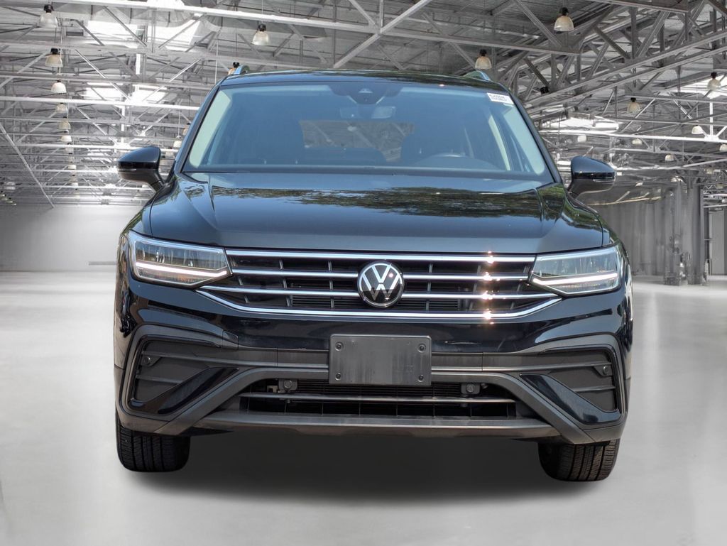 2023 Volkswagen Tiguan SE photo 2