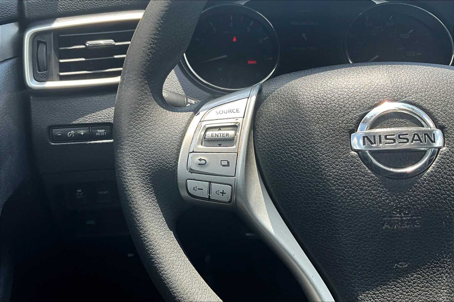 2016 Nissan Rogue SV photo 23