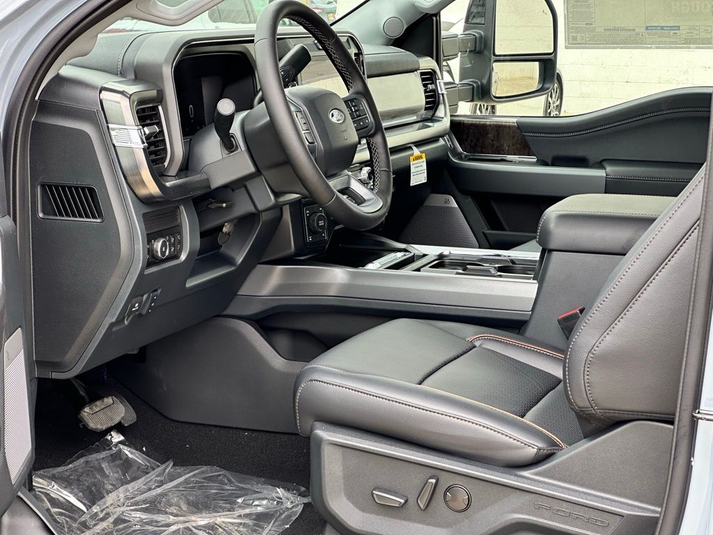 2025 Ford F-250 Lariat photo 7