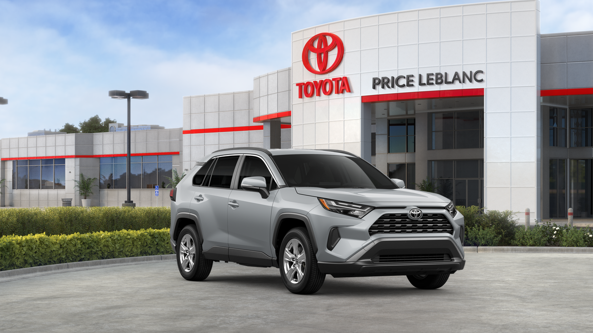 2025 Toyota RAV4 XLE photo 8