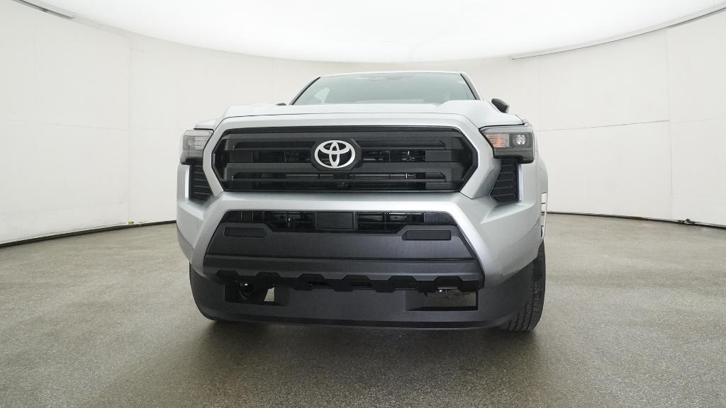 2025 Toyota Tacoma SR XtraCab photo 3