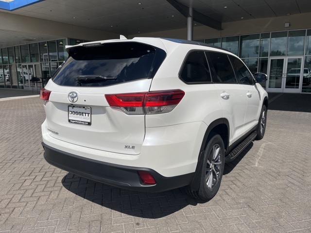 2019 Toyota Highlander XLE photo 2
