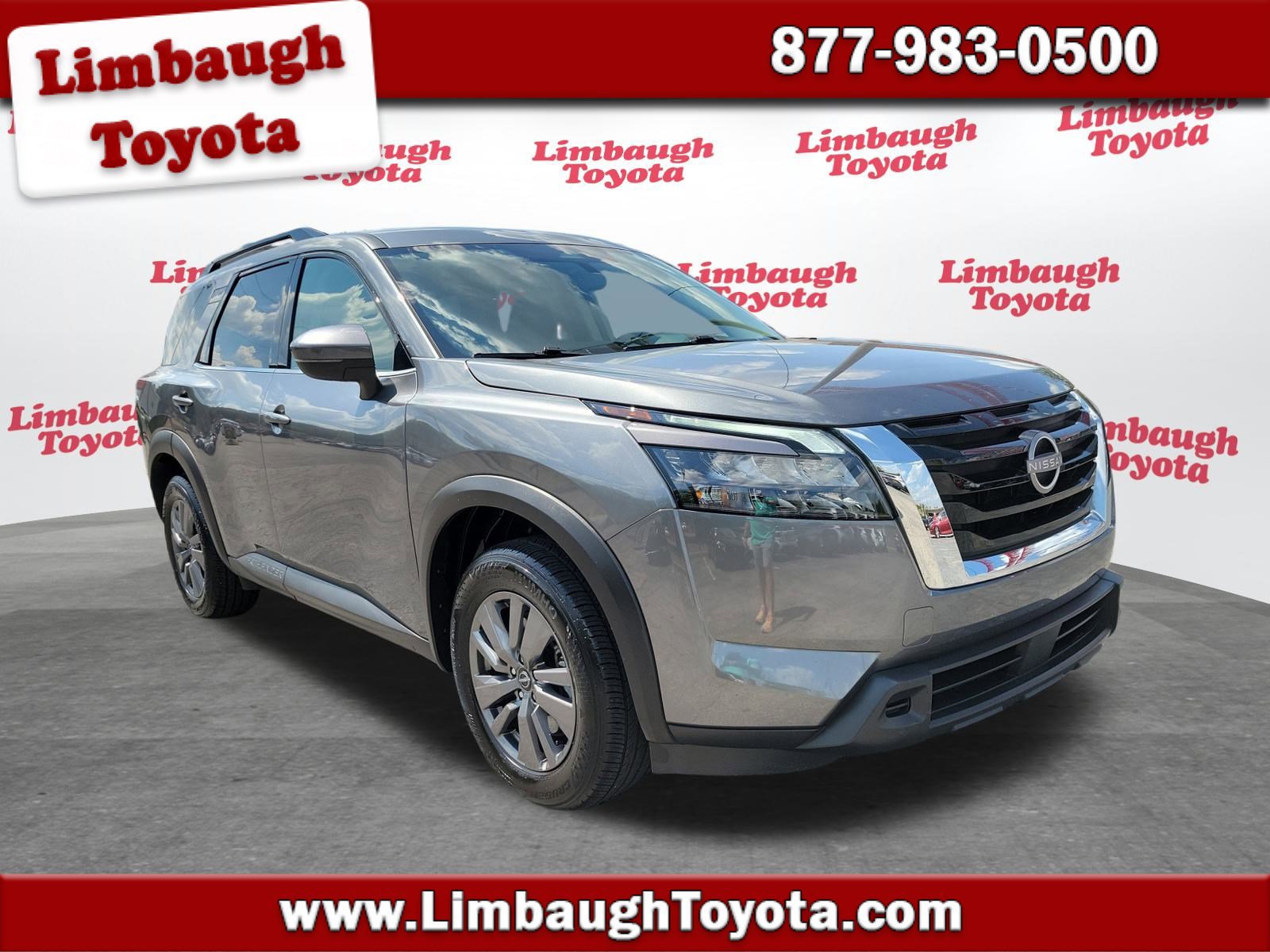 2025 Nissan Pathfinder SV's photo