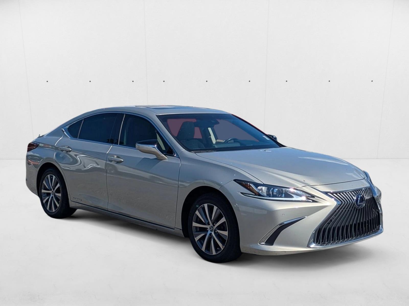 2020 Lexus ES 300h photo 3