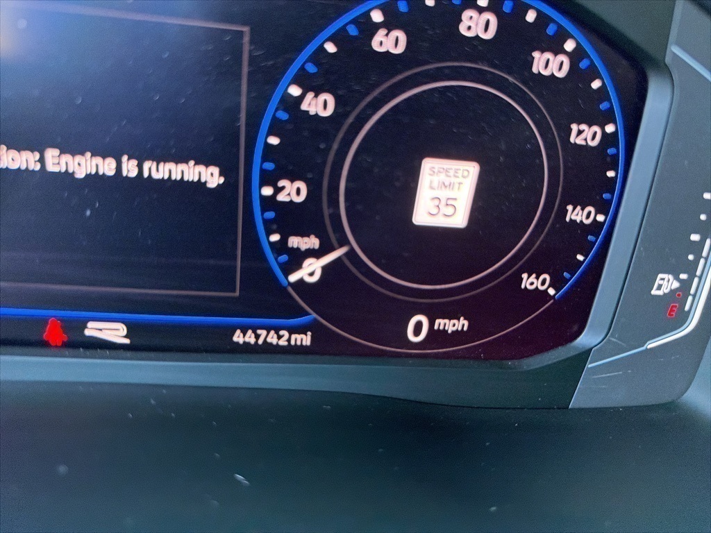 2021 Volkswagen Atlas Cross Sport SEL Premium R-Line photo 3