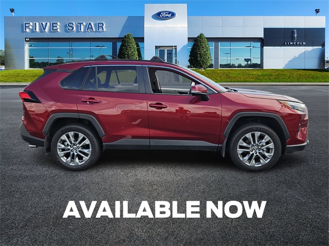 2024 Toyota RAV4 XLE Premium photo 4
