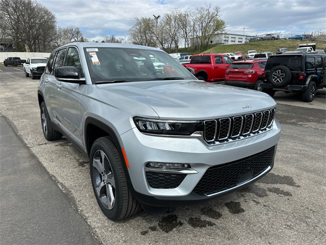 2025 Jeep Grand Cherokee Limited photo 3