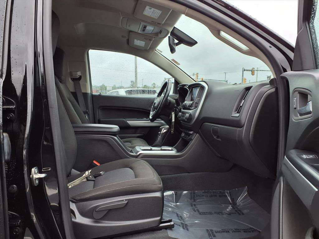 2022 Chevrolet Colorado LT photo 2