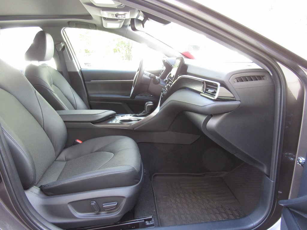 2022 Toyota Camry XLE photo 13