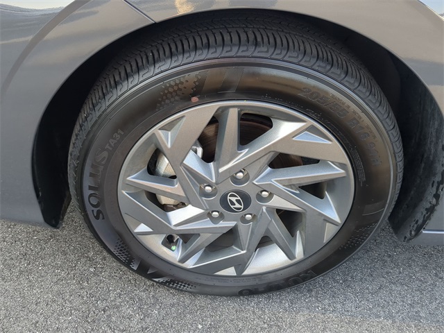 2024 Hyundai Elantra SEL photo 10