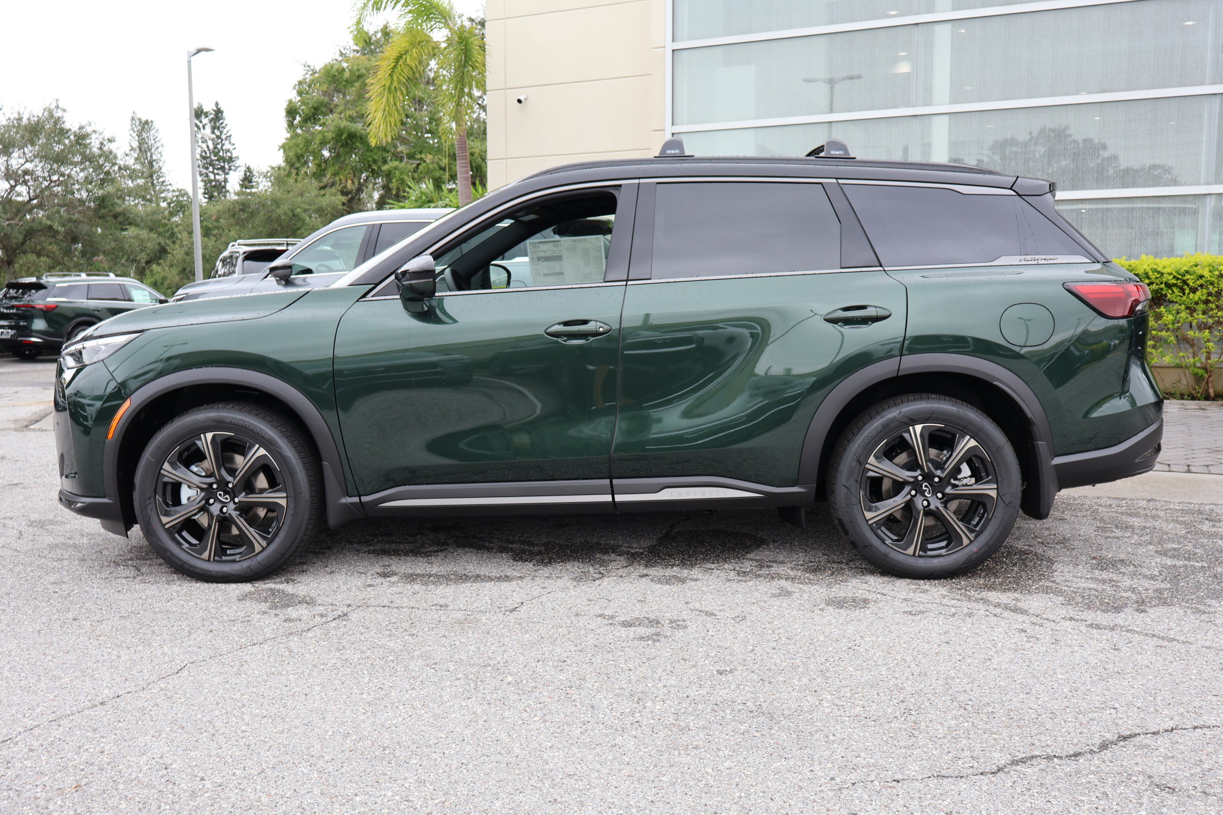2026 Infiniti QX60 Autograph photo 2