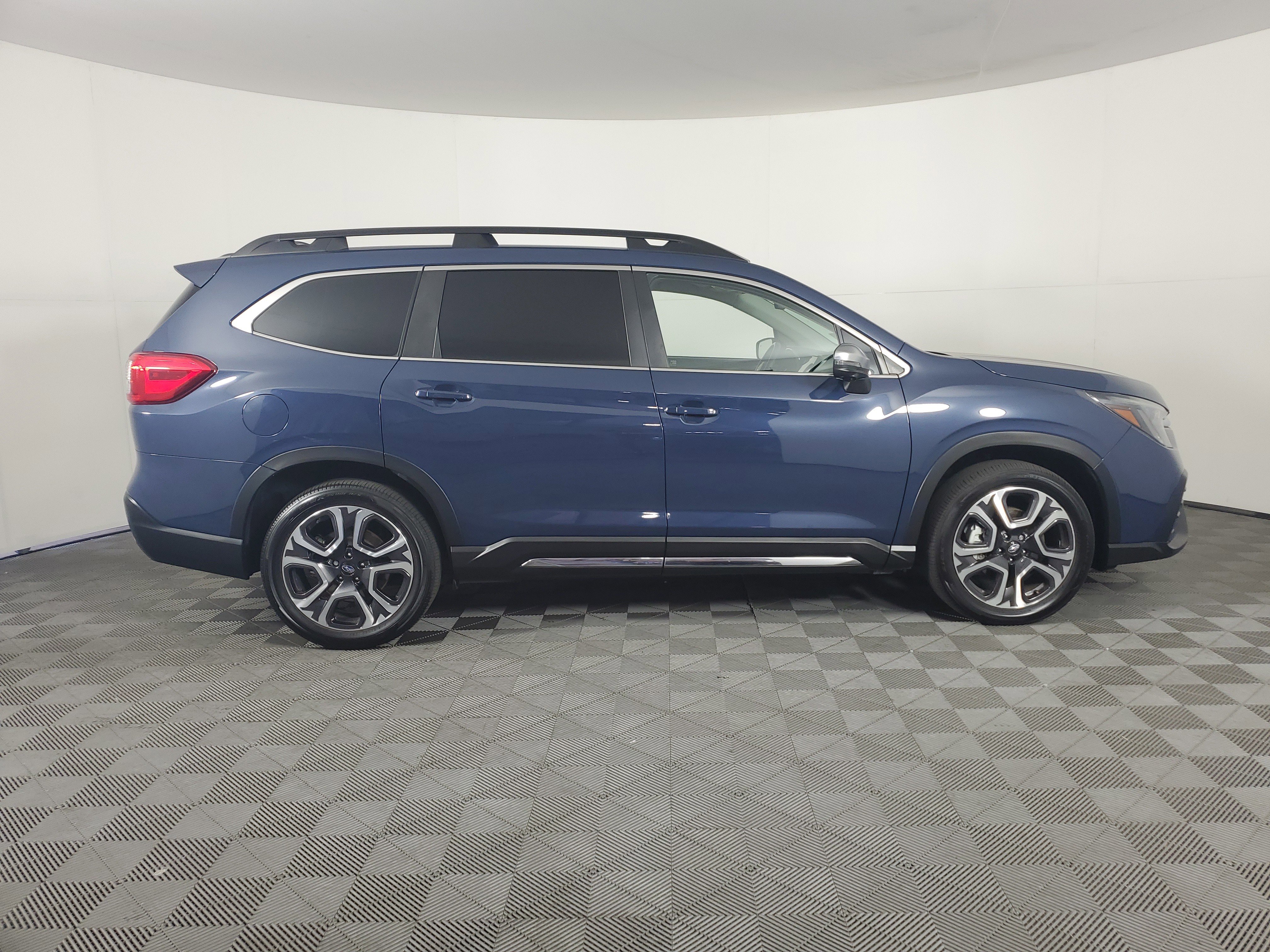 Used 2023 Cosmic Blue Pearl Subaru Limited image 3