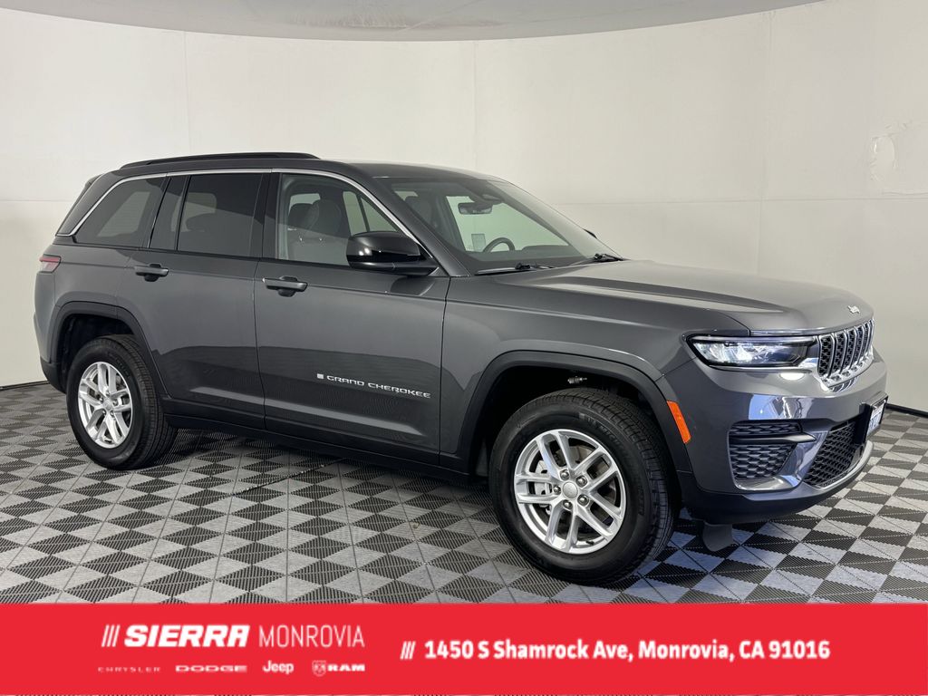 Used 2025 Gray Jeep Laredo image 1