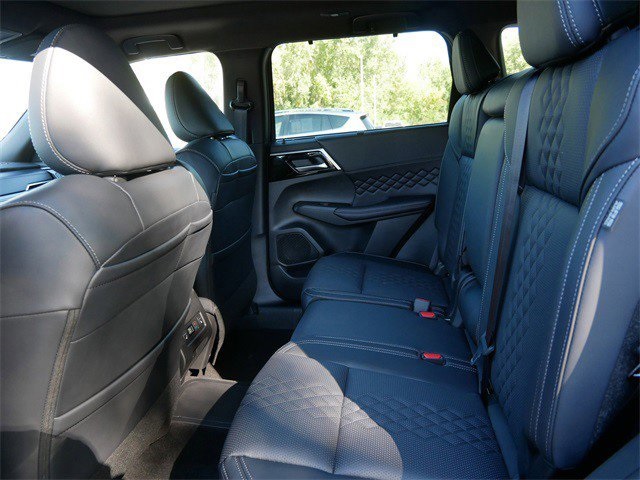 2025 Mitsubishi Outlander PHEV SEL photo 3