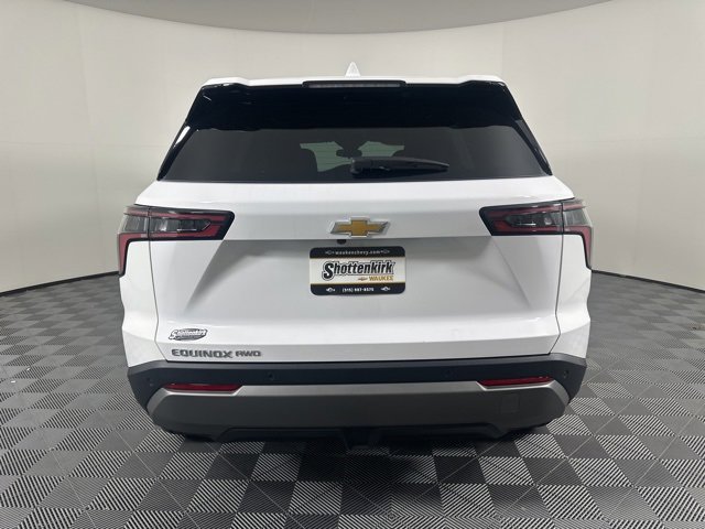 2026 Chevrolet Equinox LT photo 4