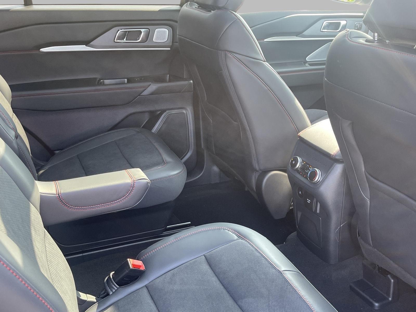 2025 Ford Explorer ST photo 18
