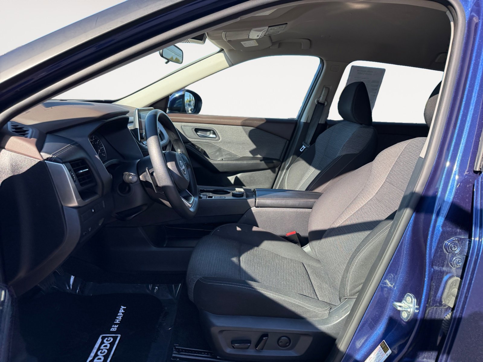 2023 Nissan Rogue SV photo 9