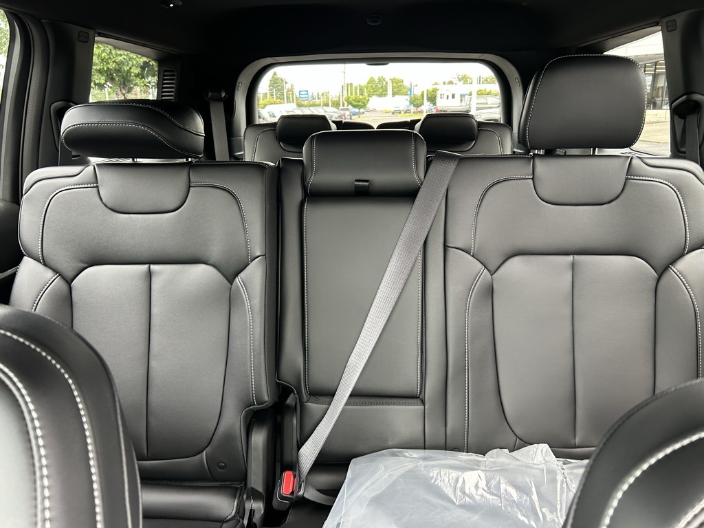 2025 Jeep Grand Cherokee Limited photo 20