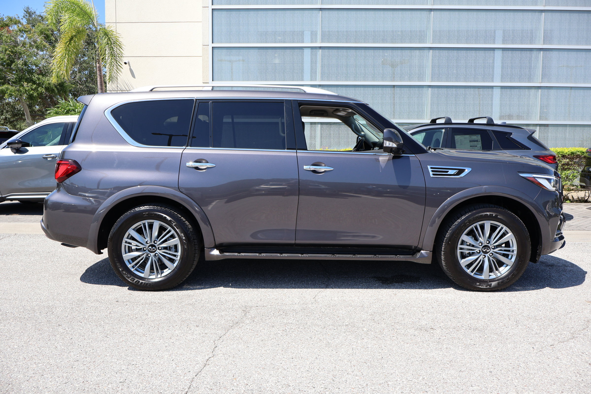 2024 Infiniti QX80 Luxe photo 9