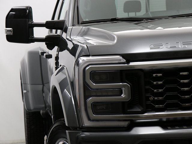 2026 Ford F-450 Platinum photo 4